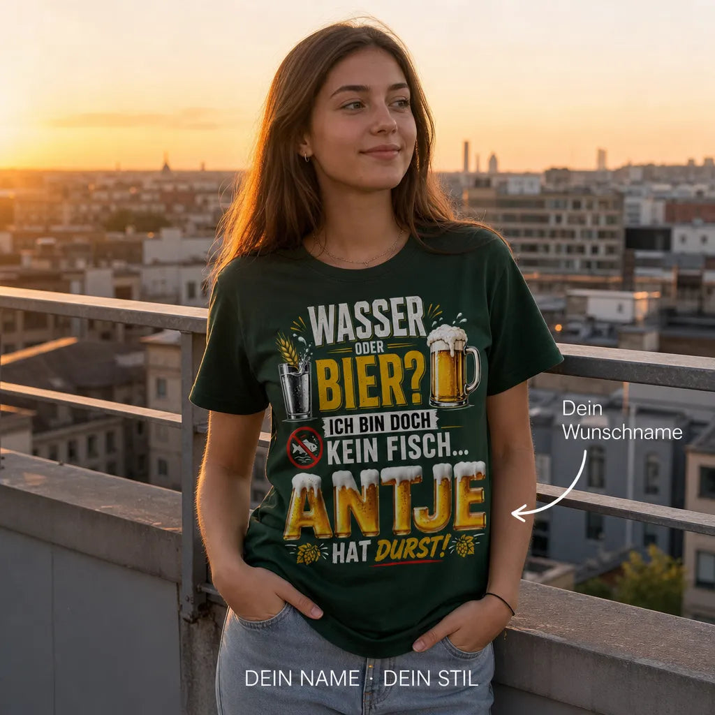 Personalisiertes Biergarten T-Shirt mit Namen - Was im Biergarten passiert