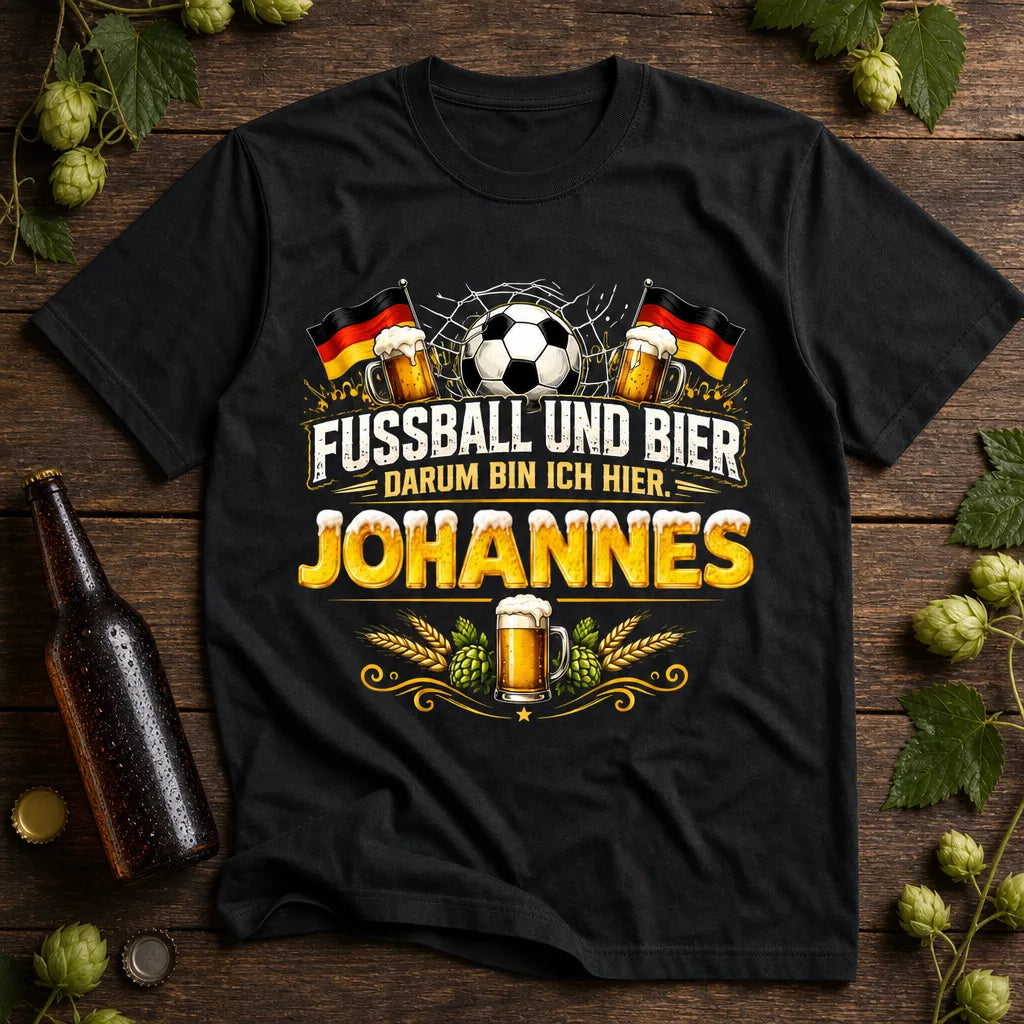 Personalisiertes Fußball Bier T-Shirt mit Namen - Darum bin ich hier!