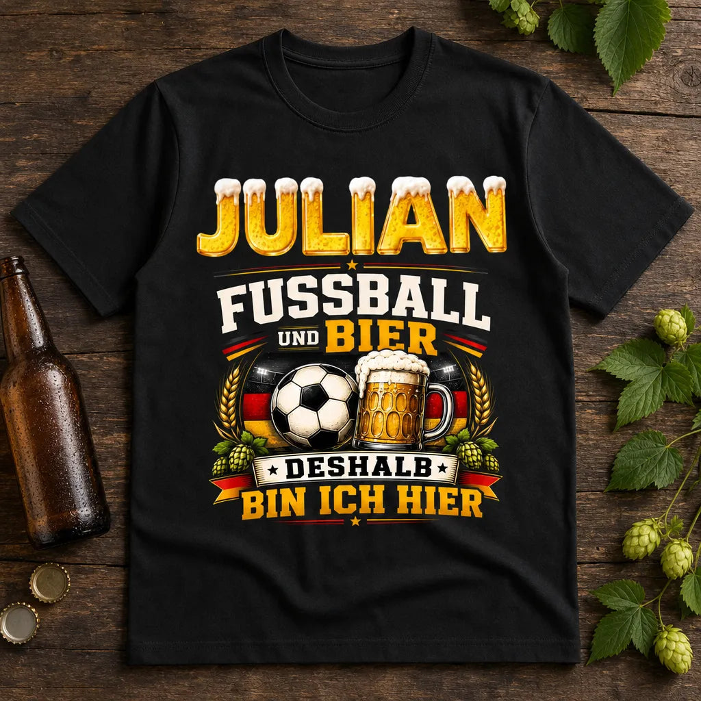 Personalisiertes Fußball Bier T-Shirt mit Namen - Deshalb bin ich hier