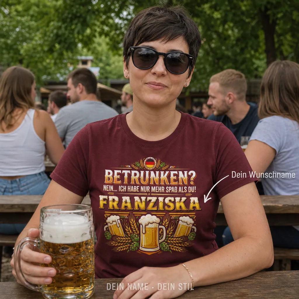 Personalisiertes Ruhestand Bier T-Shirt mit Namen - Im Ruhestand, Bier in der Hand