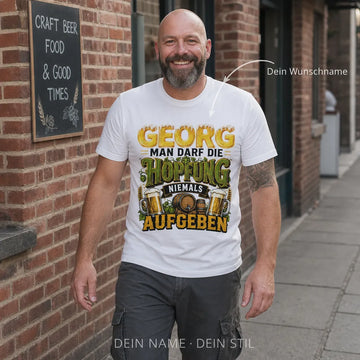 Personalisiertes Bier T-Shirt mit Namen - Hopfung niemals aufgeben