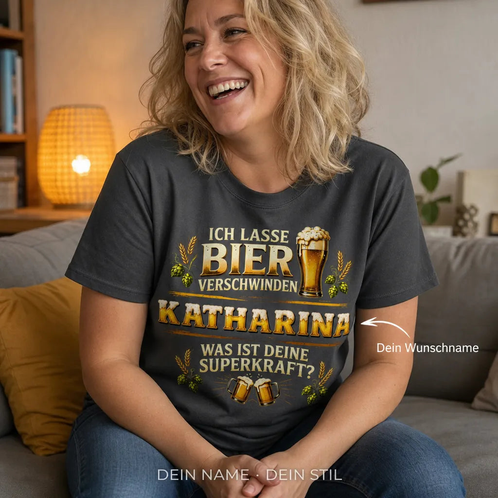 Personalisiertes Bier T-Shirt mit Namen - Mit mir trinkt man Bier