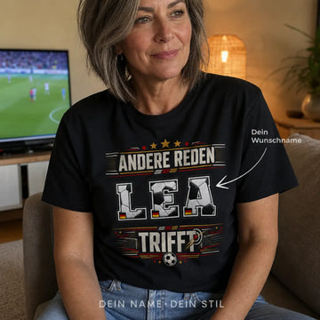 Personalisiertes Fußball T-Shirt mit Namen - Andere reden, du triffst