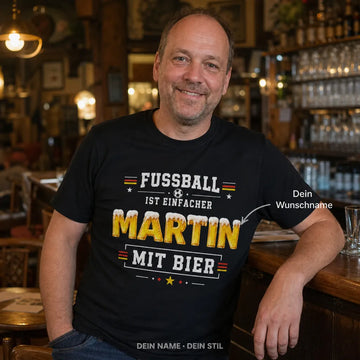 Personalisiertes Fußball Bier T-Shirt mit Namen - Einfach besser mit Bier