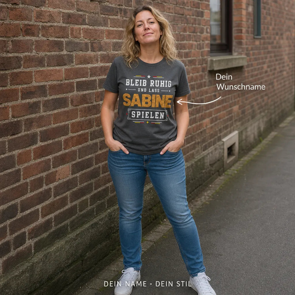 Personalisiertes Original T-Shirt mit Namen - Bleib ruhig, er regelt das