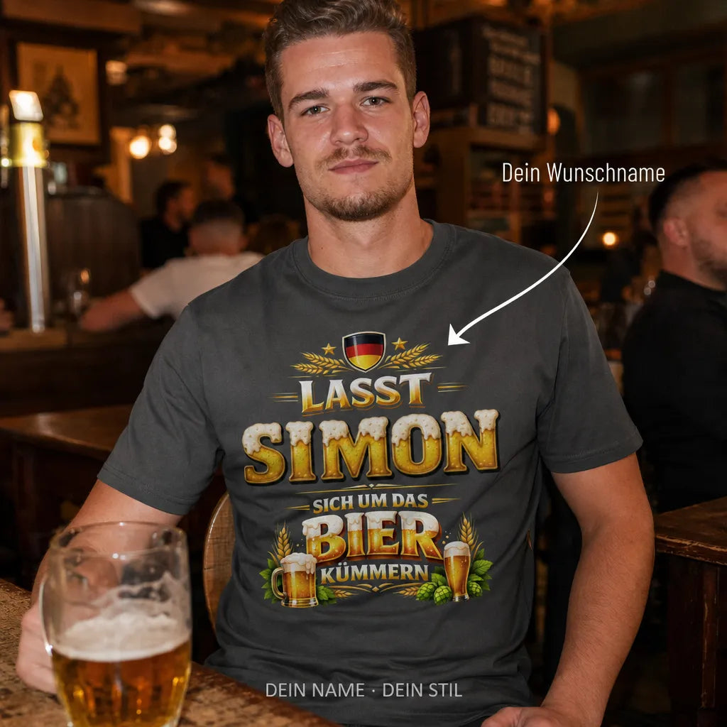 Personalisiertes Fußball Bier T-Shirt mit Namen - Liebt Fußball, trinkt Bier