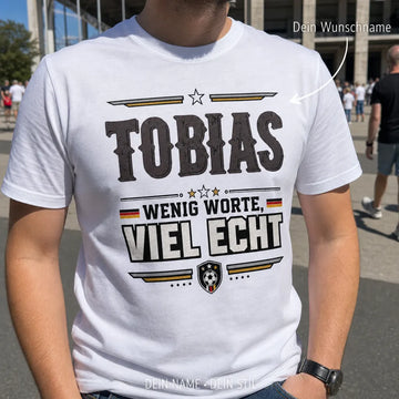 Personalisiertes Fußball T-Shirt mit Namen - Wenig Worte, Viel Echt
