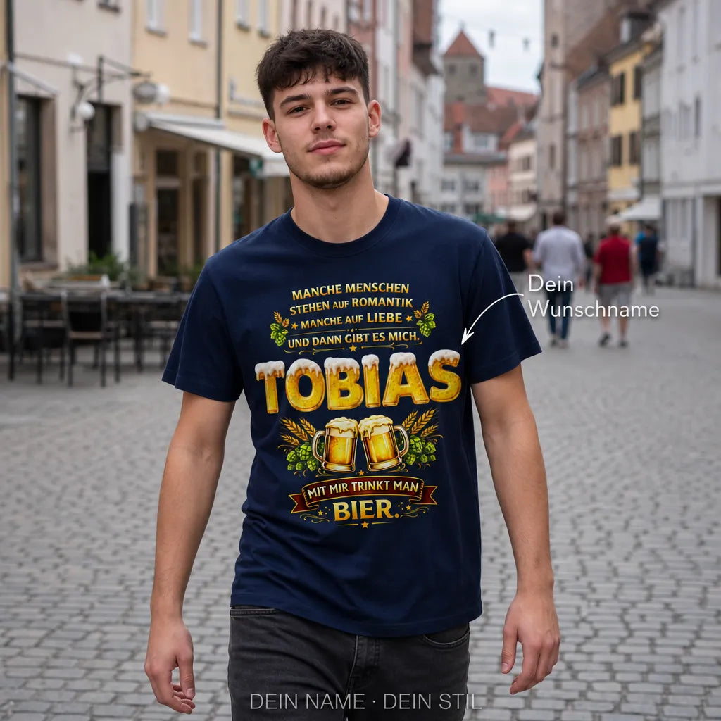 Personalisiertes Bier T-Shirt mit Namen - Mit mir trinkt man Bier